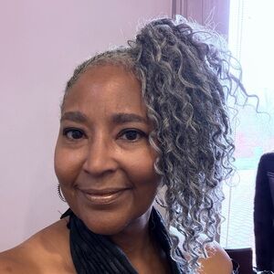 Meet your Posher, Juanita